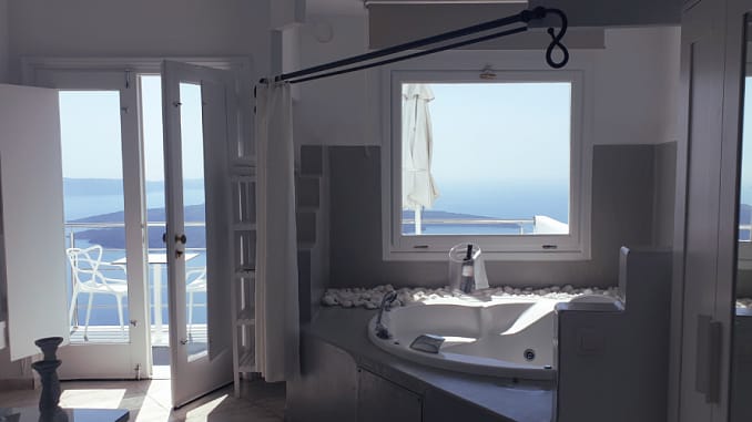 santorin en amoureux magnifique chambre très bon rapport qualité/prix. Aelos Studios & Suites